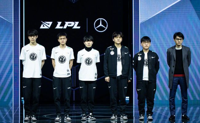 虽然她从未 虽然她从未